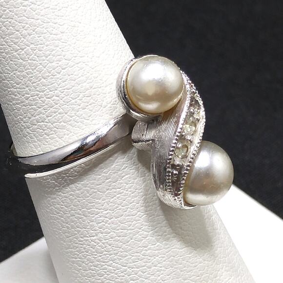 Sarah Coventry "Dawn" Faux Pearl Ring, Silver Tone, 1970s - Picture 5 of 10